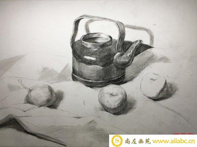 茶水壶苹果梨子白布静物素描画教程图片 有分解步骤演示_