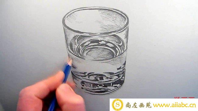 【视频】素描画装水的玻璃杯手绘视频教程 玻璃和水的画法 玻璃水质感怎么画_