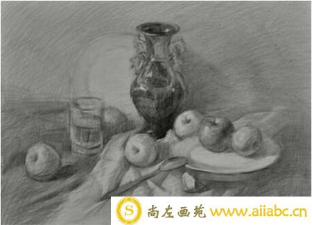 静物组合素描：瓷器苹果水杯勺子衬布