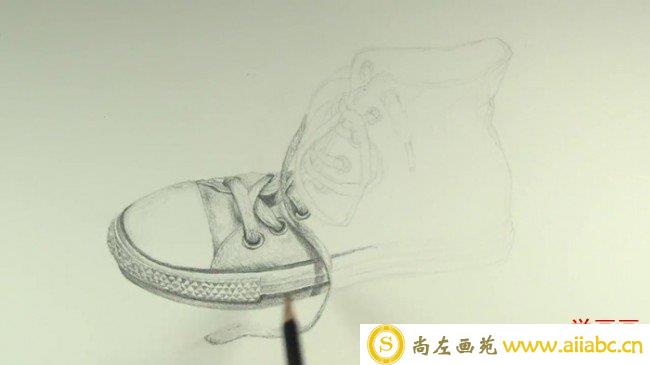 【视频】高帮帆布运动鞋素描手绘视频教程 打形体上调子示范视频_