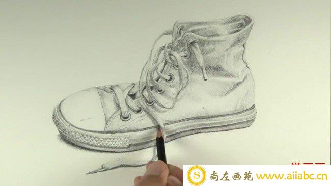 【视频】高帮帆布运动鞋素描手绘视频教程 打形体上调子示范视频_