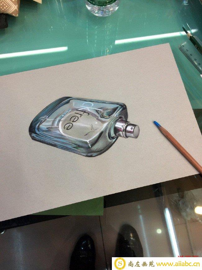 超逼真立体3D效果玻璃香水瓶彩铅画教程 玻璃香水瓶怎么画 彩铅画法_