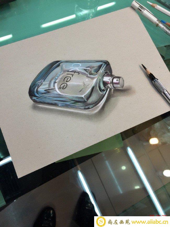 超逼真立体3D效果玻璃香水瓶彩铅画教程 玻璃香水瓶怎么画 彩铅画法_