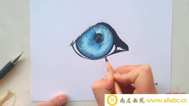 【视频】非常精美好看的猫眼彩铅画法视频教程 星空般猫眼的画法_