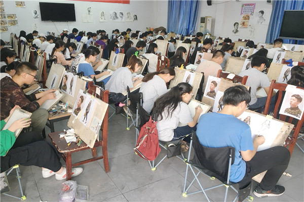 湖南绘画班课程：湖南株洲有什么画画补习班，学颜料画，具体多少钱？